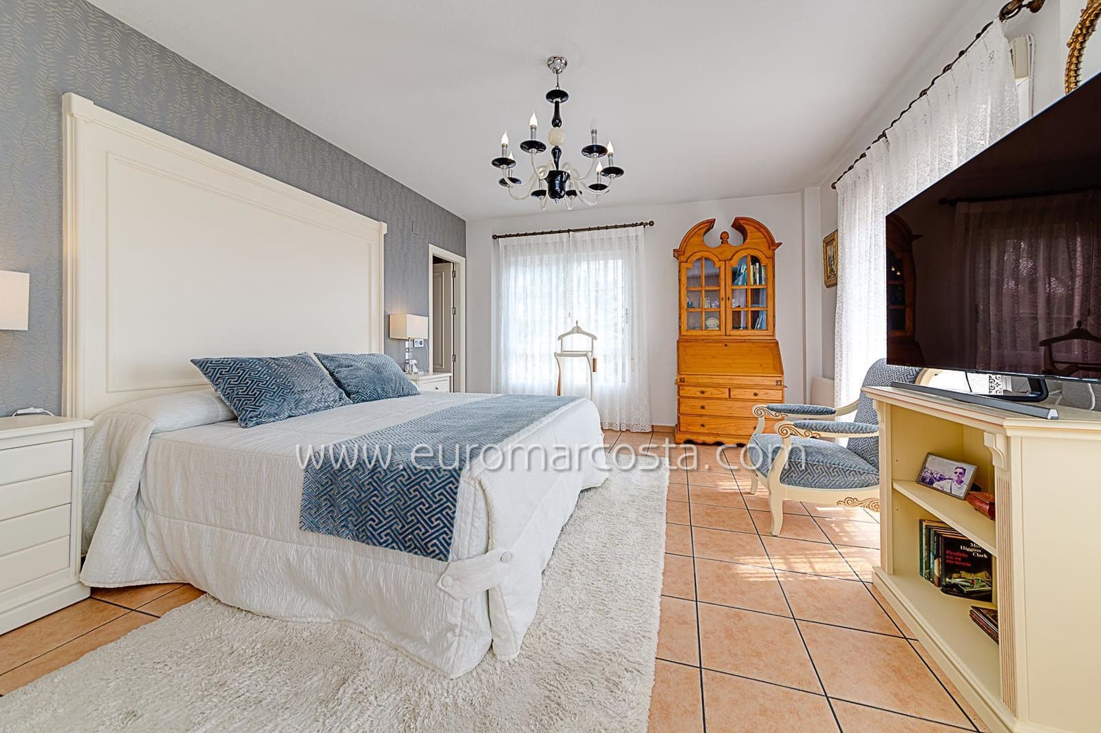 5 slaapkamer Villa te koop in Torrevieja met zwembad garage - € 1.575.000 (Ref: 9022189)