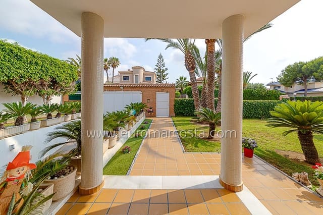 5 soveværelse Villa til salg i Torrevieja med swimmingpool garage - € 1.575.000 (Ref: 9022189)