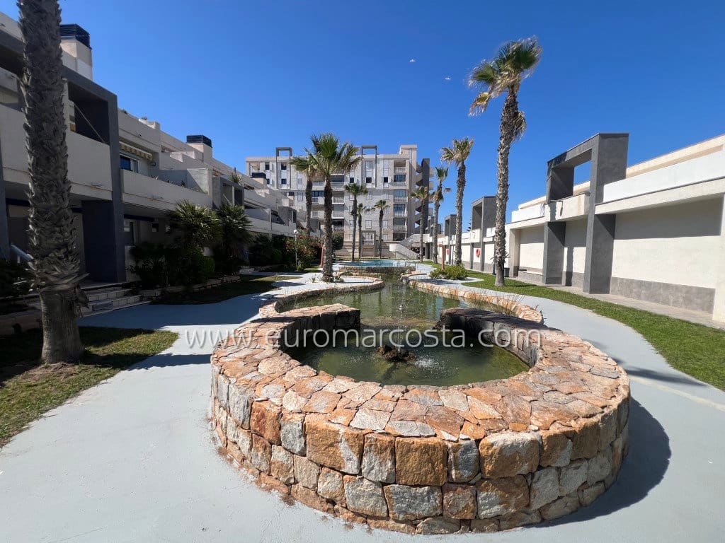 1 soveværelse Lejlighed til salg i La Mata med swimmingpool - € 190.000 (Ref: 9025526)