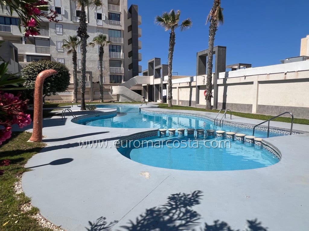 1 soveværelse Lejlighed til salg i La Mata med swimmingpool - € 190.000 (Ref: 9025526)