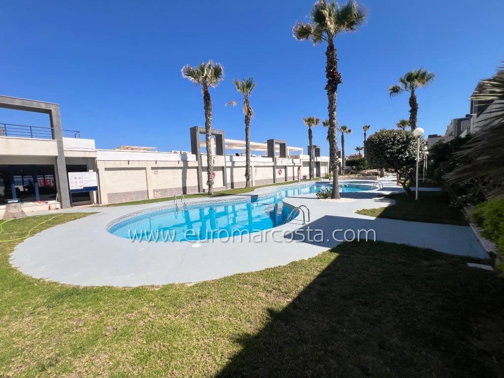 1 soveværelse Lejlighed til salg i La Mata med swimmingpool - € 190.000 (Ref: 9025526)