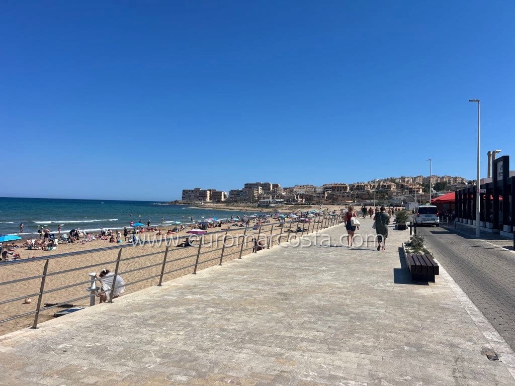 1 soveværelse Lejlighed til salg i La Mata med swimmingpool - € 190.000 (Ref: 9025526)