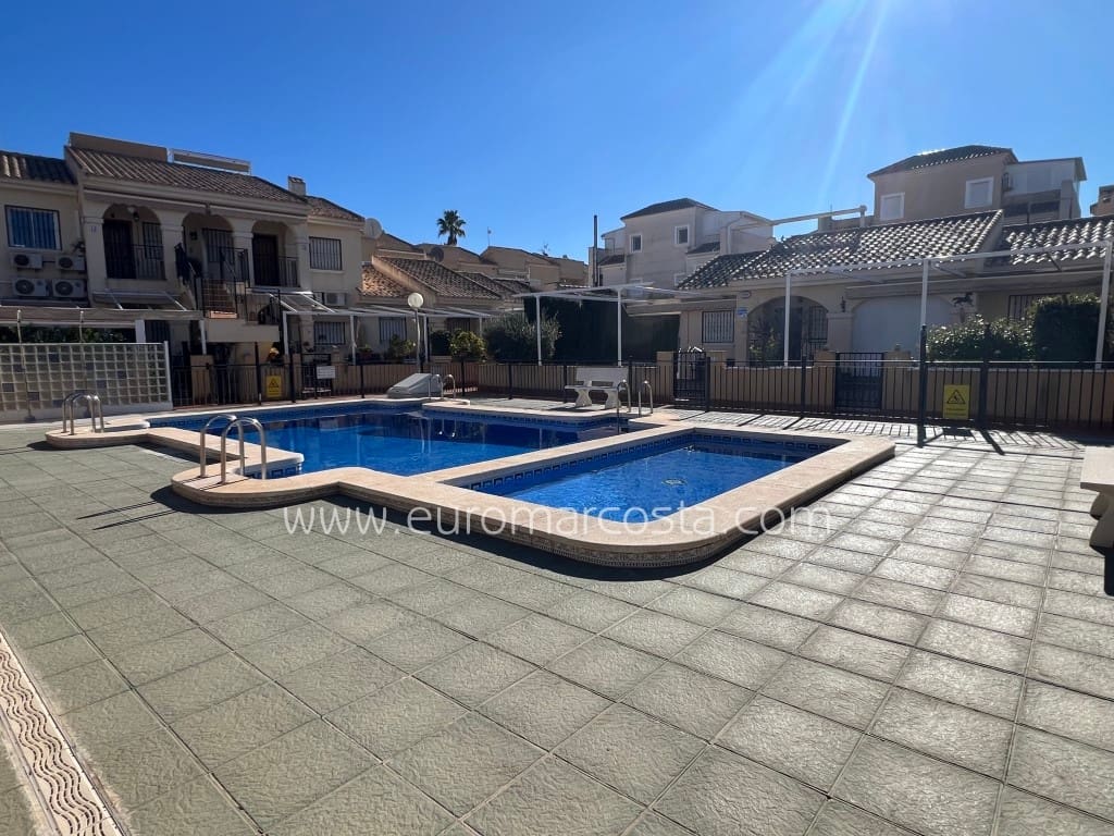 3 Zimmer Reihenhaus zu verkaufen in Guardamar del Segura mit Pool Garage - 223.490 € (Ref: 9057087)