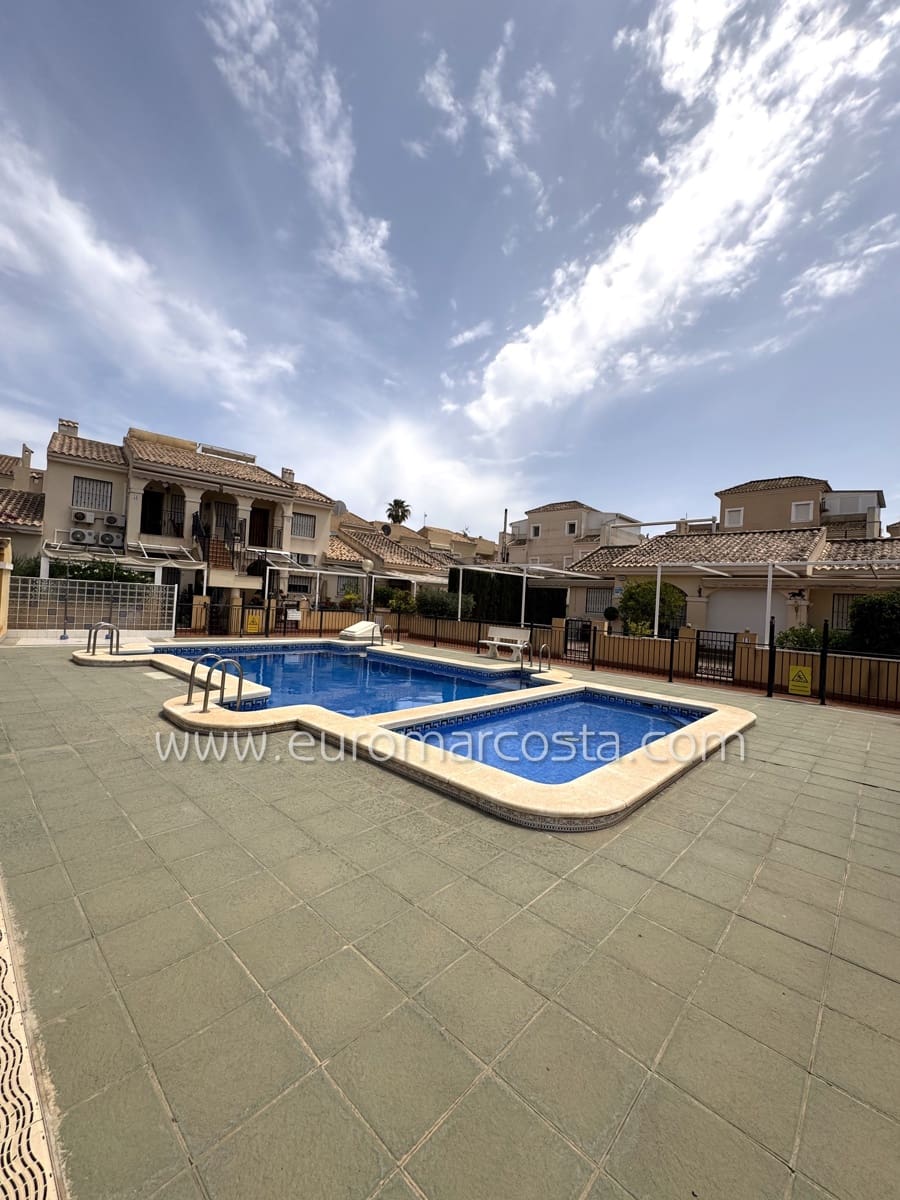 3 Zimmer Reihenhaus zu verkaufen in Guardamar del Segura mit Pool Garage - 223.490 € (Ref: 9057087)