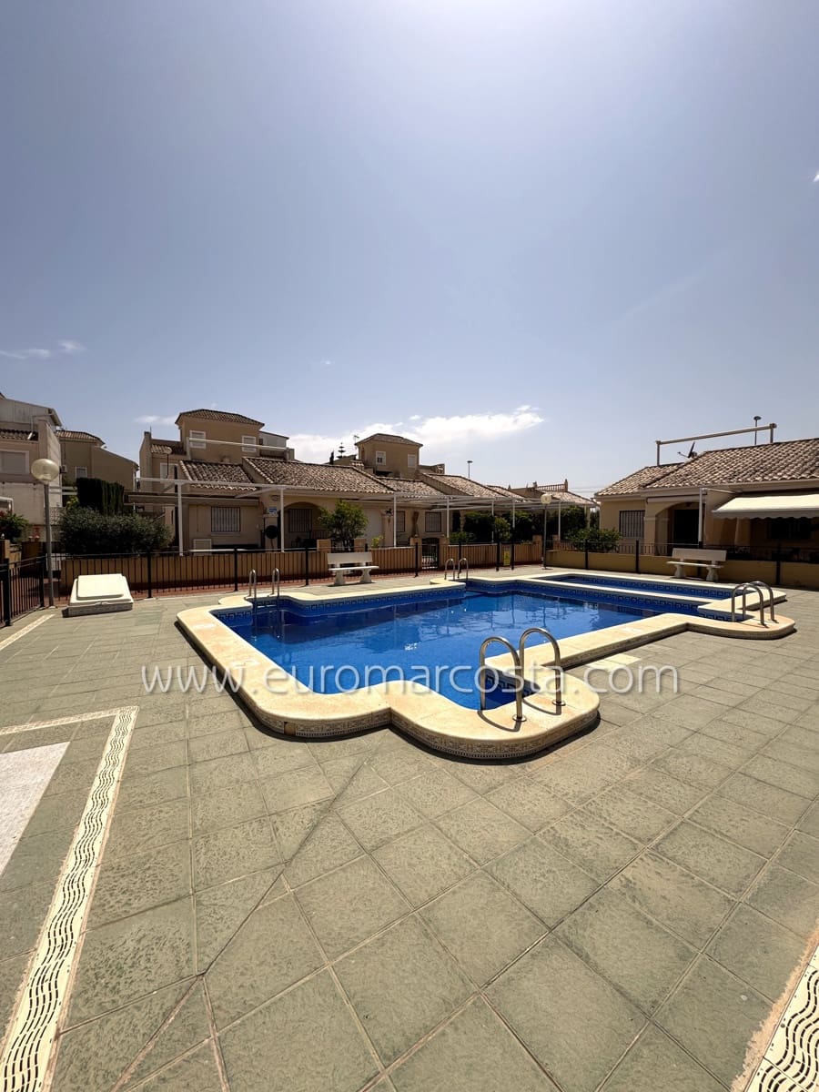 3 Zimmer Reihenhaus zu verkaufen in Guardamar del Segura mit Pool Garage - 223.490 € (Ref: 9057087)