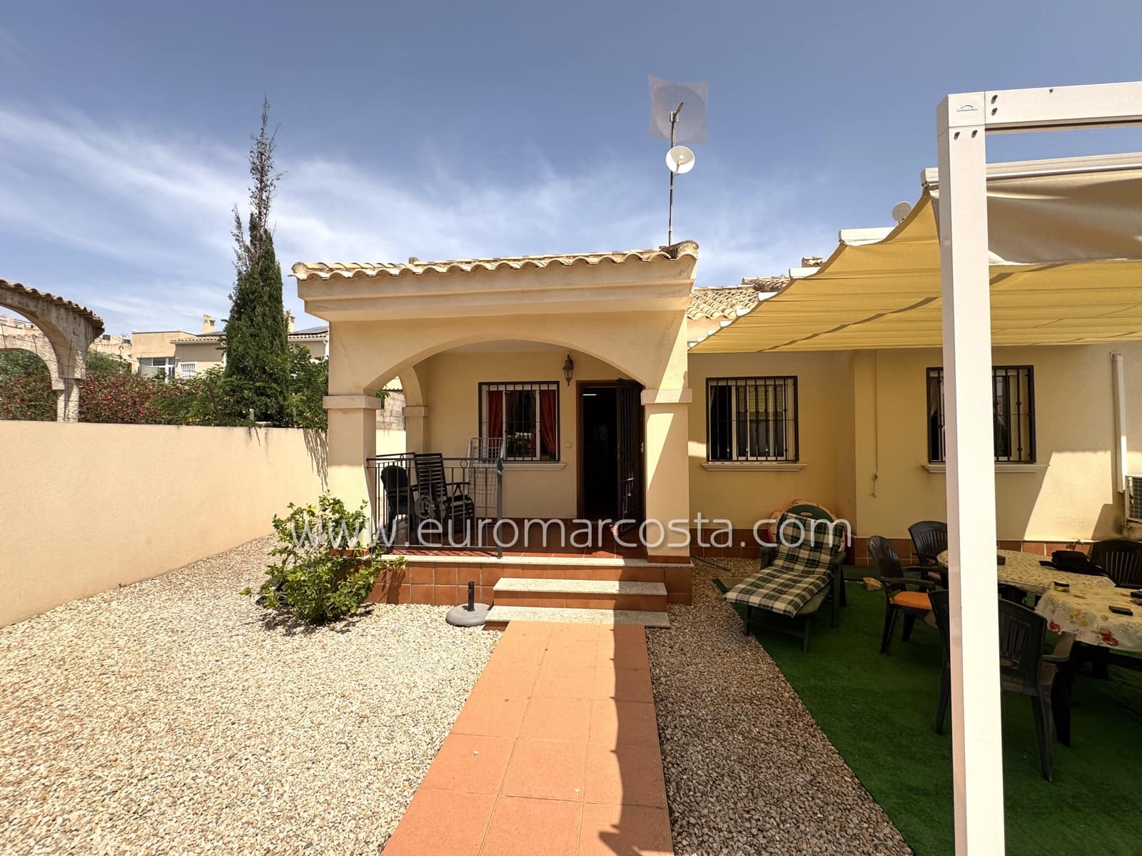 3 Zimmer Reihenhaus zu verkaufen in Guardamar del Segura mit Pool Garage - 223.490 € (Ref: 9057087)