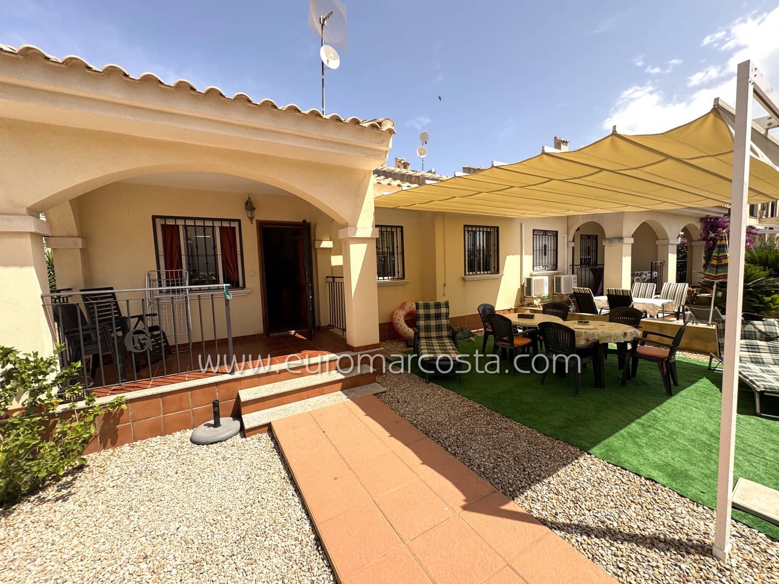 3 Zimmer Reihenhaus zu verkaufen in Guardamar del Segura mit Pool Garage - 223.490 € (Ref: 9057087)