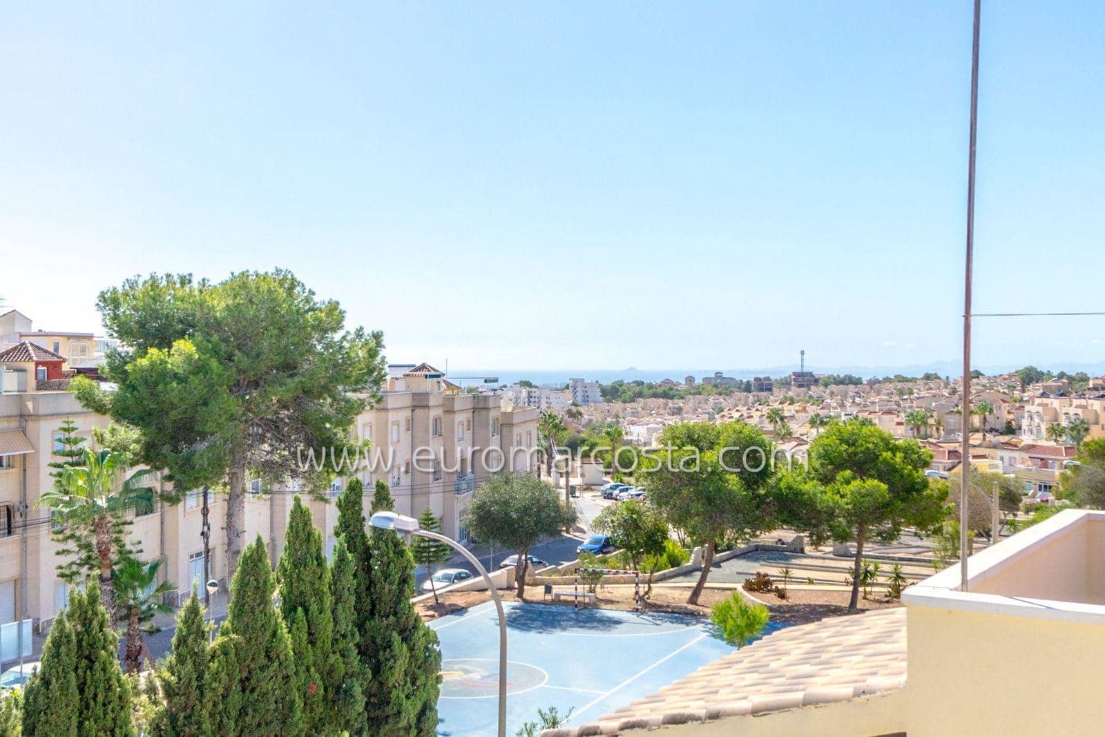 3 soverom Rekkehus til salgs i Orihuela Costa med svømmebasseng - € 295 000 (Ref: 9072571)