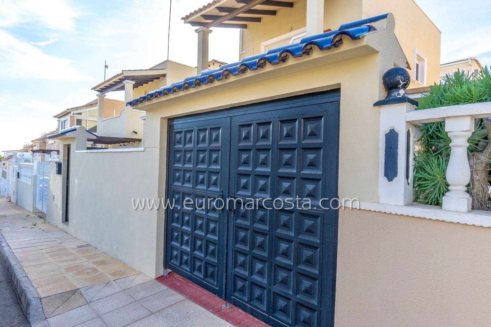 3 soverom Rekkehus til salgs i Orihuela Costa med svømmebasseng - € 295 000 (Ref: 9072571)