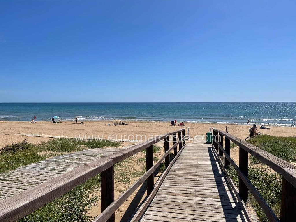 Apartamento de 2 habitaciones en Guardamar del Segura en venta con piscina garaje - 266.000 € (Ref: 9097675)
