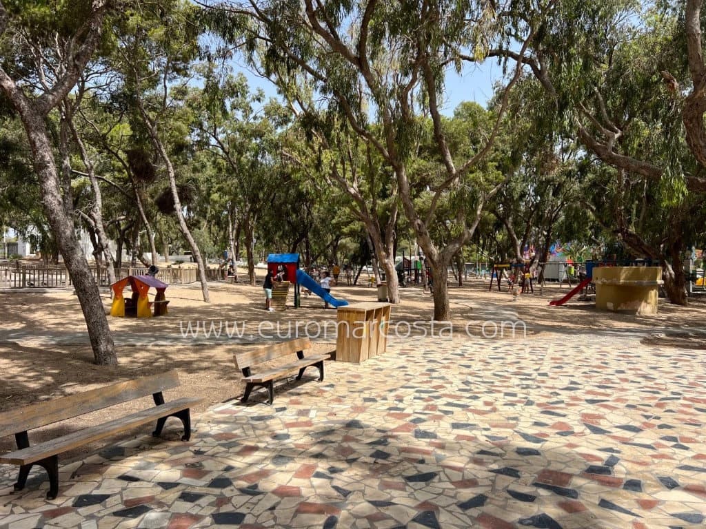 Apartamento de 2 habitaciones en Guardamar del Segura en venta con piscina garaje - 266.000 € (Ref: 9097675)