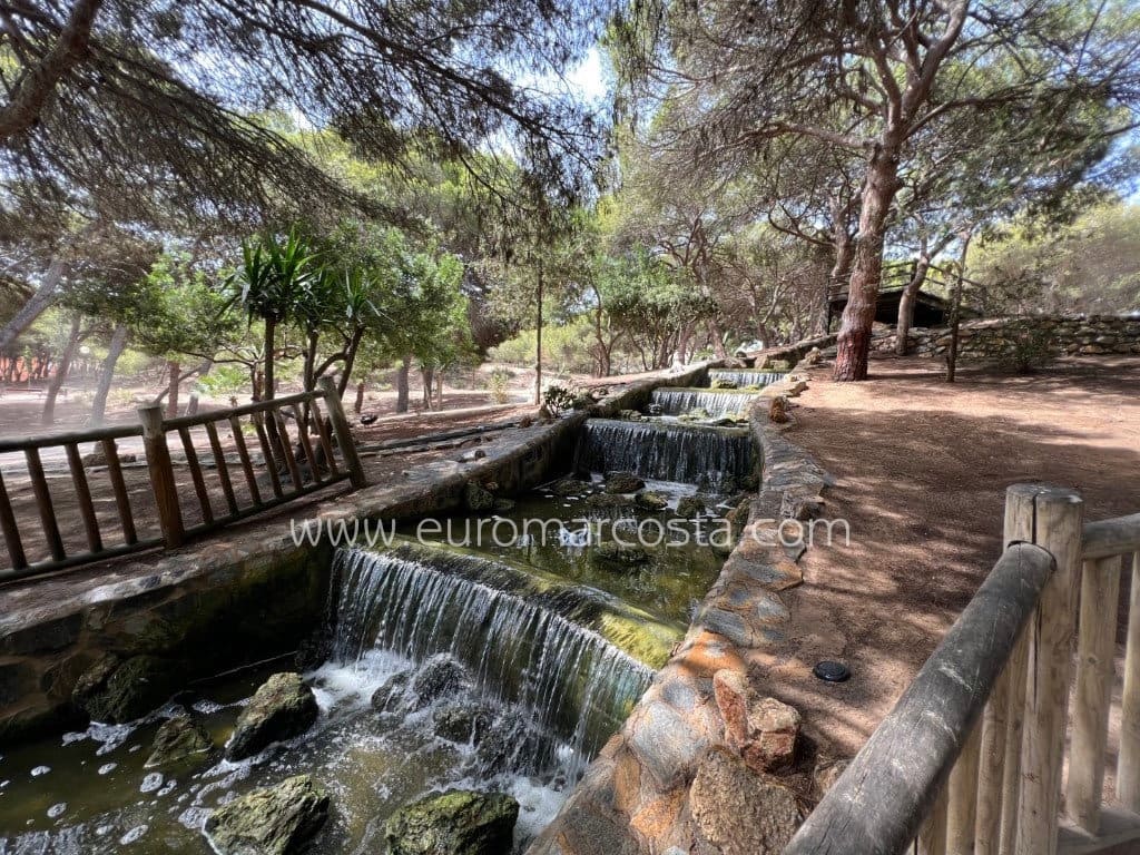 Apartamento de 2 habitaciones en Guardamar del Segura en venta con piscina garaje - 266.000 € (Ref: 9097675)