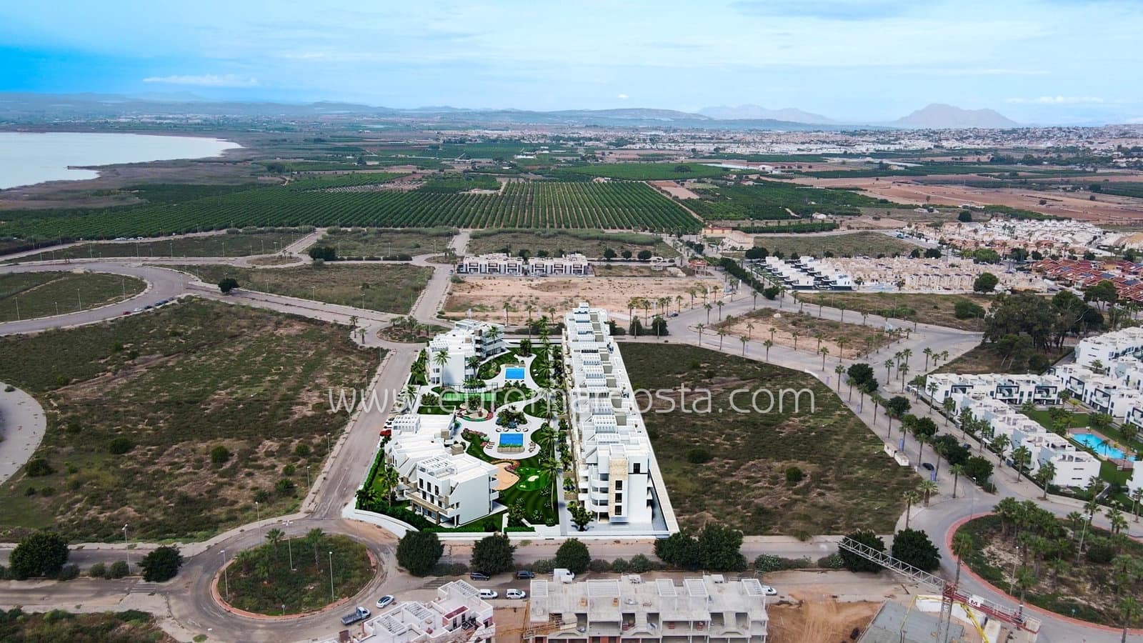 Apartamento de 2 habitaciones en Guardamar del Segura en venta con piscina garaje - 266.000 € (Ref: 9097675)