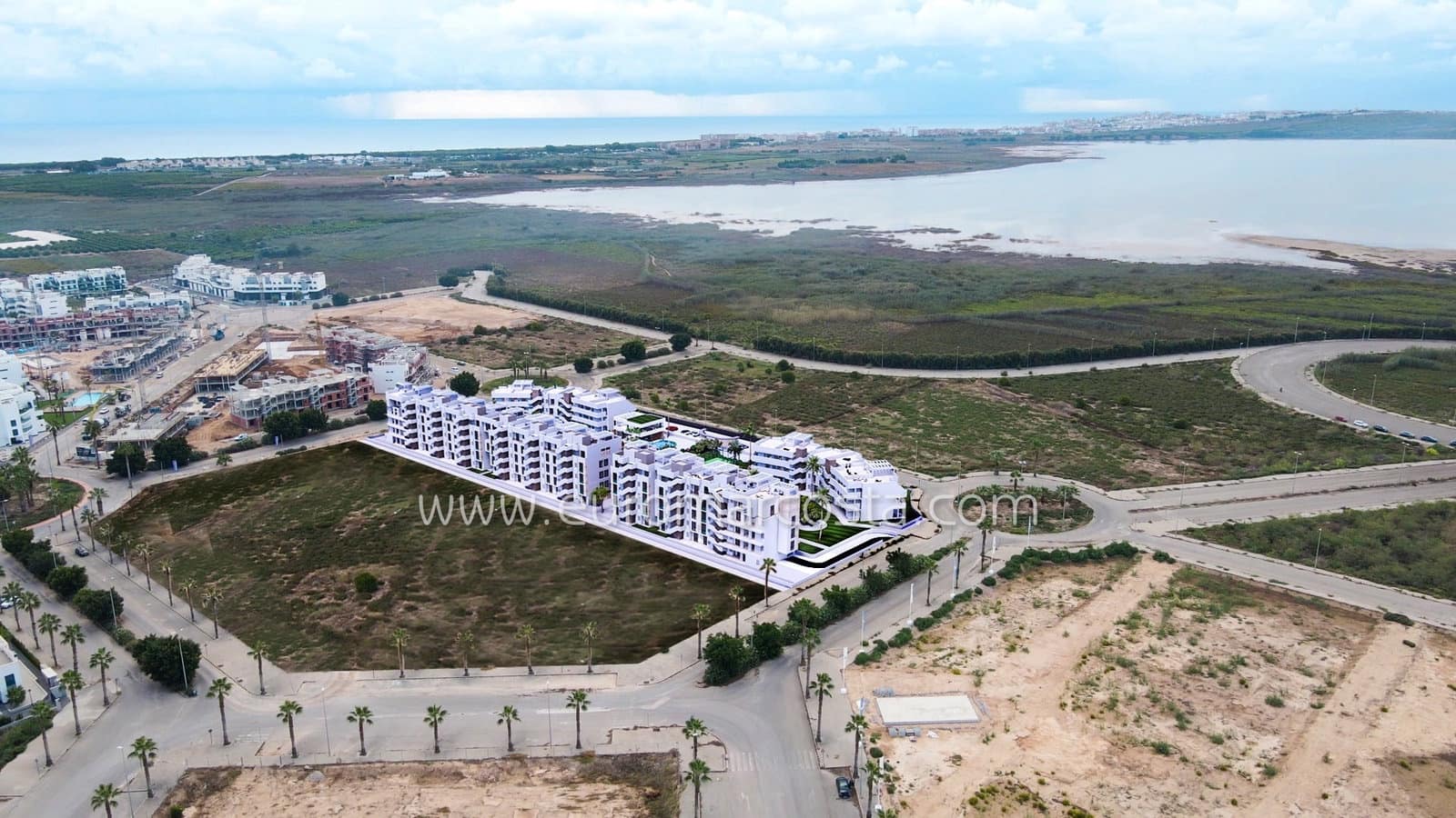 Apartamento de 2 habitaciones en Guardamar del Segura en venta con piscina garaje - 266.000 € (Ref: 9097675)