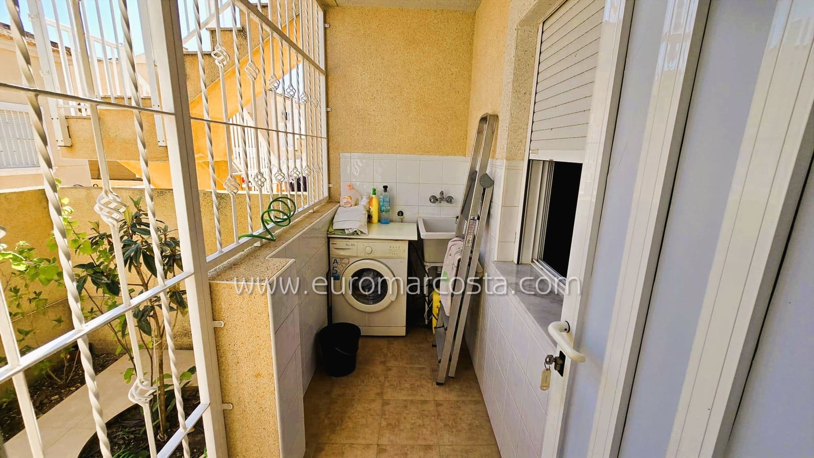 3 sovrum Villa till salu i Guardamar del Segura med pool garage - 220 000 € (Ref: 9111464)