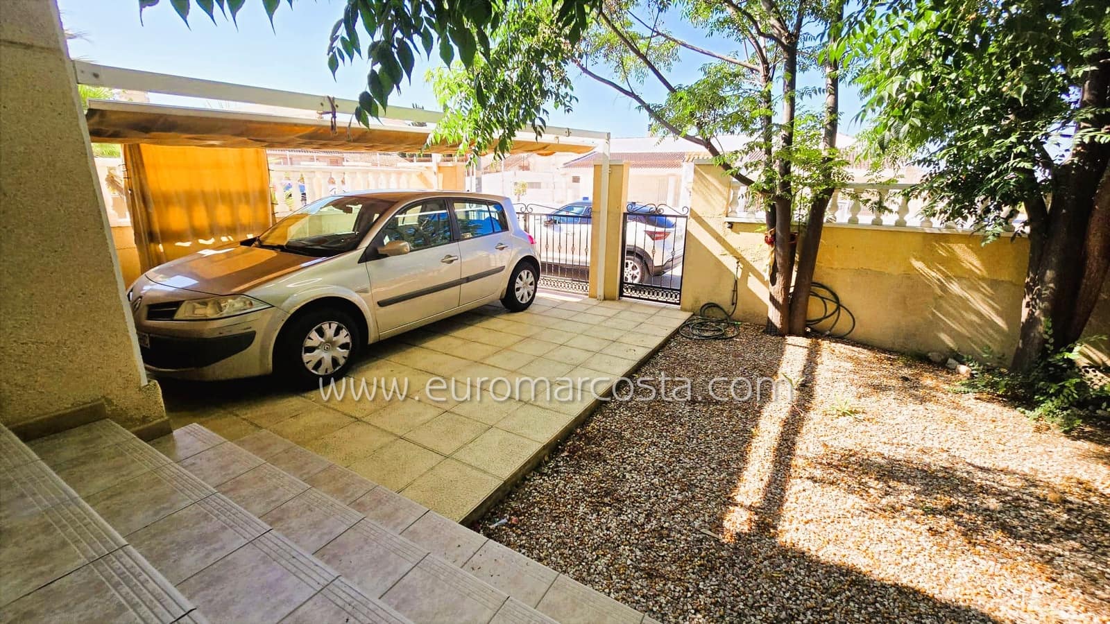 3 sovrum Villa till salu i Guardamar del Segura med pool garage - 220 000 € (Ref: 9111464)