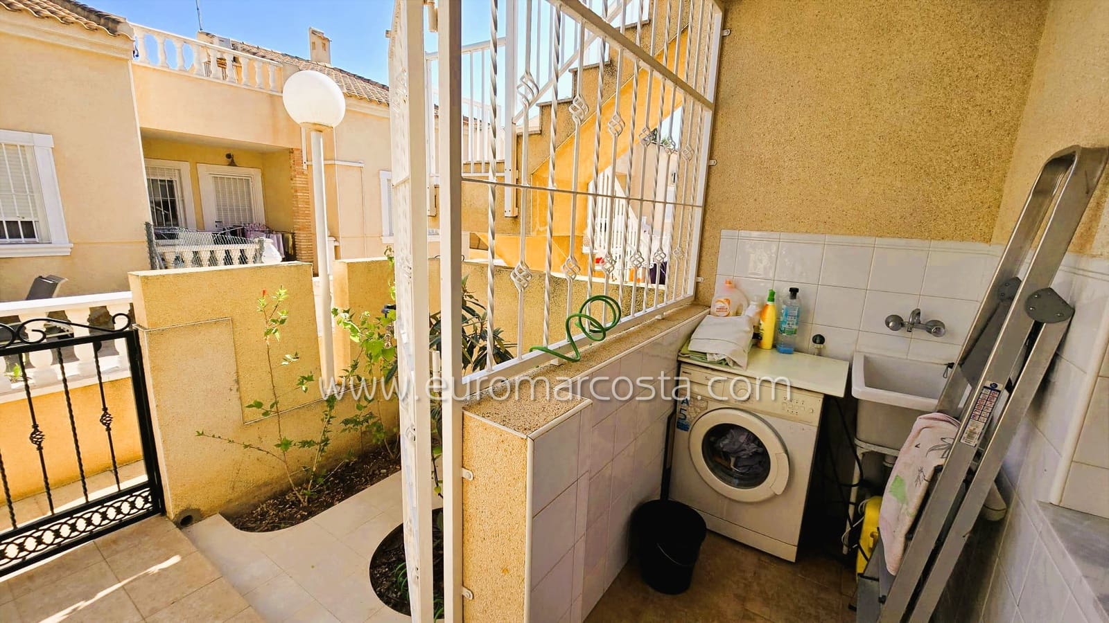 3 sovrum Villa till salu i Guardamar del Segura med pool garage - 220 000 € (Ref: 9111464)