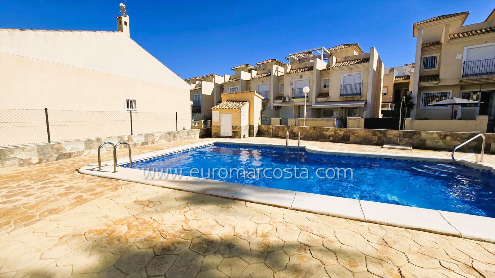 3 sovrum Villa till salu i Guardamar del Segura med pool garage - 220 000 € (Ref: 9111464)