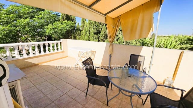 3 makuuhuone Huvila myytävänä paikassa Guardamar del Segura mukana uima-altaan 
autotalli - 220 000 € (Ref: 9111464)