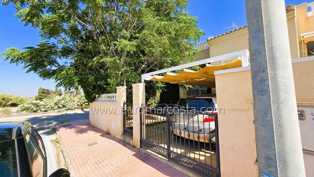 3 makuuhuone Huvila myytävänä paikassa Guardamar del Segura mukana uima-altaan 
autotalli - 220 000 € (Ref: 9111464)