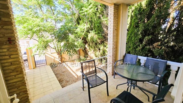 3 makuuhuone Huvila myytävänä paikassa Guardamar del Segura mukana uima-altaan 
autotalli - 220 000 € (Ref: 9111464)