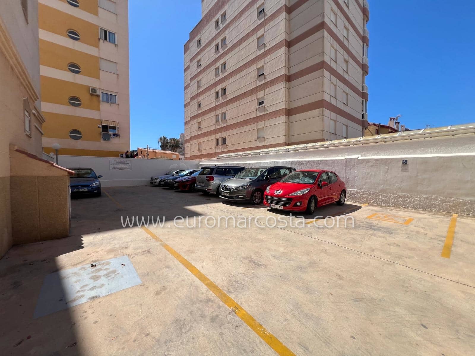 2 Zimmer Apartment zu verkaufen in Torrevieja mit Pool Garage - 135.000 € (Ref: 9153458)