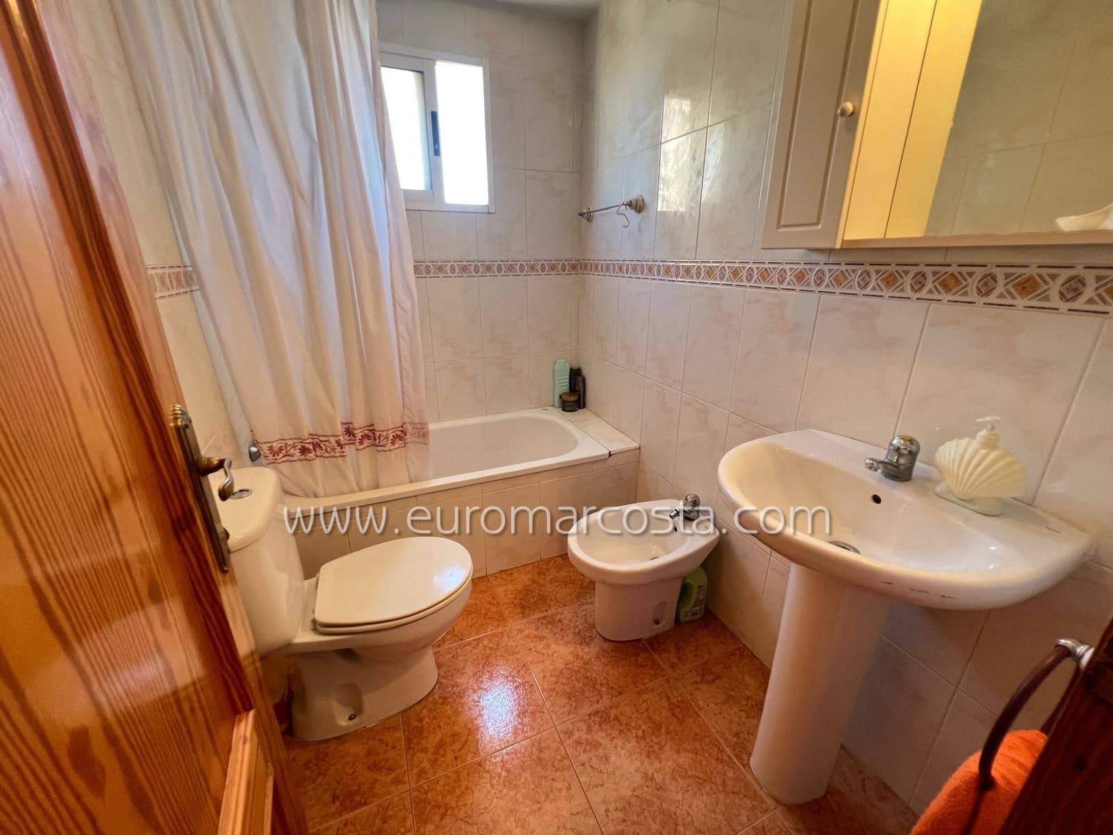 2 Zimmer Apartment zu verkaufen in Torrevieja mit Pool Garage - 135.000 € (Ref: 9153458)