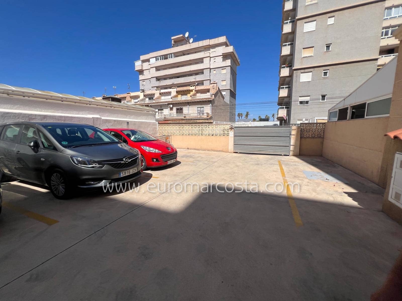 2 Zimmer Apartment zu verkaufen in Torrevieja mit Pool Garage - 135.000 € (Ref: 9153458)
