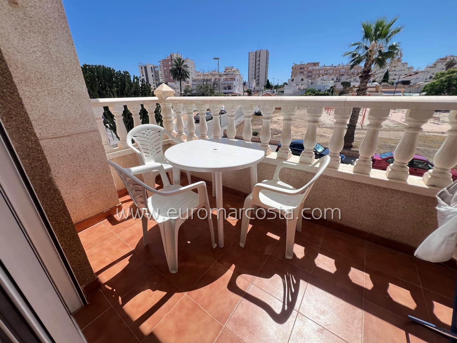 2 Zimmer Apartment zu verkaufen in Torrevieja mit Pool Garage - 135.000 € (Ref: 9153458)