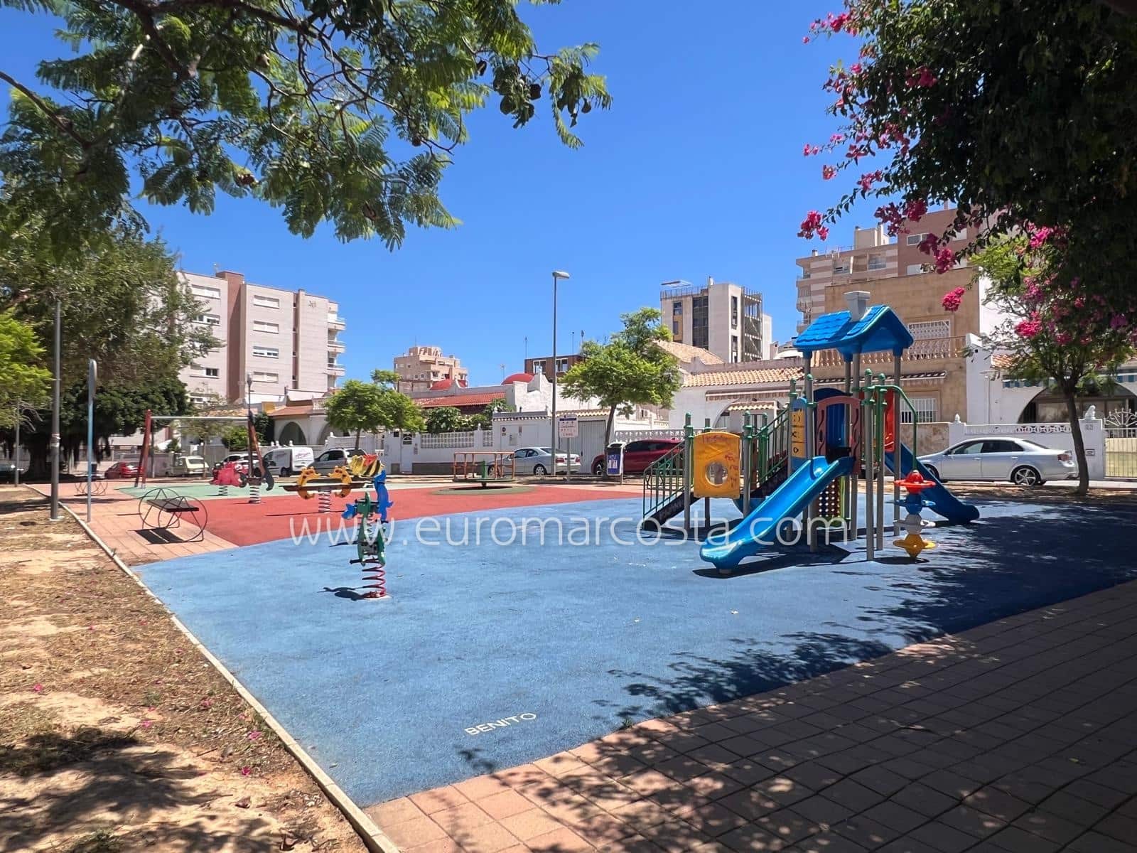 2 Zimmer Apartment zu verkaufen in Torrevieja mit Pool Garage - 135.000 € (Ref: 9153458)