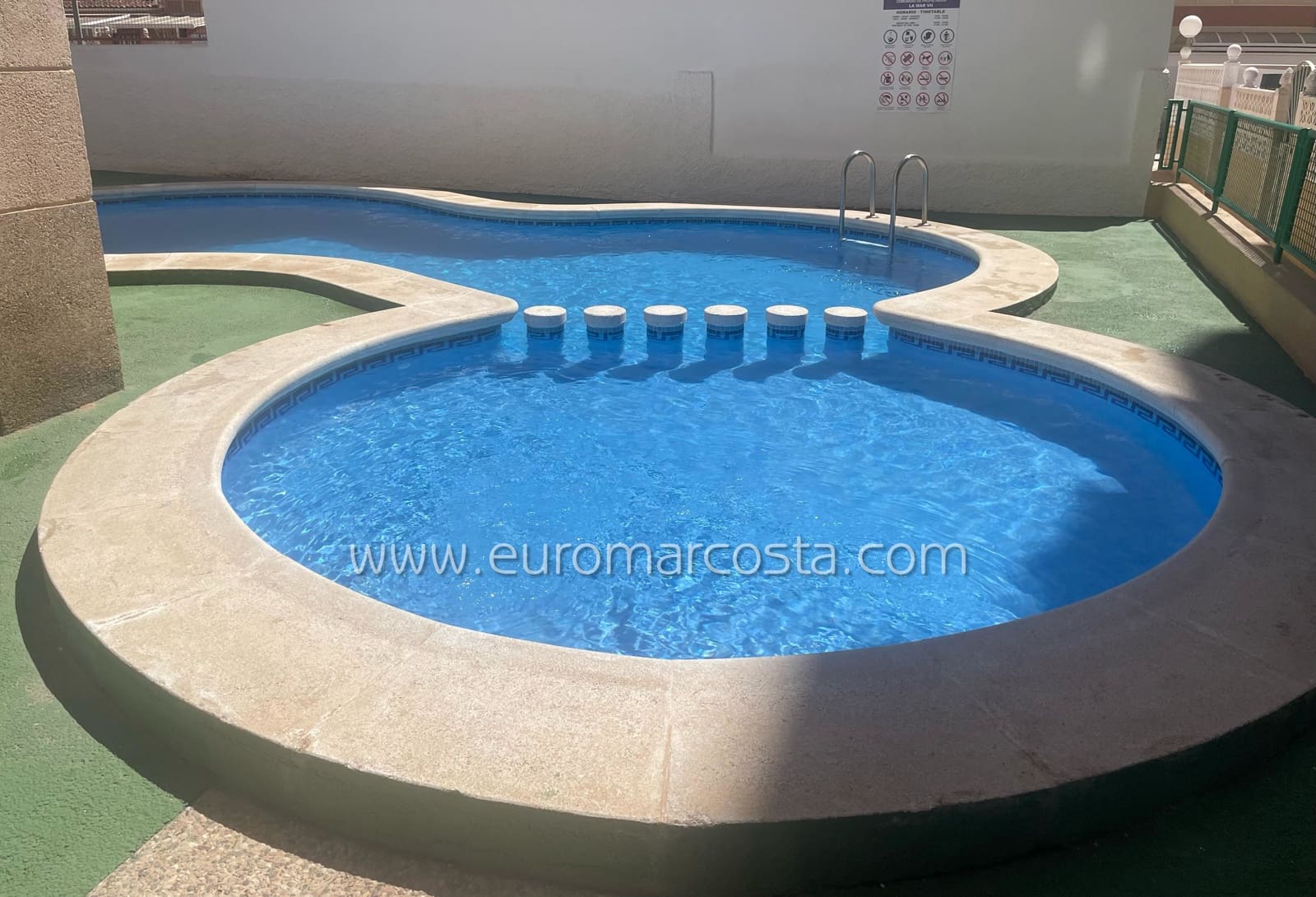 2 Zimmer Apartment zu verkaufen in Torrevieja mit Pool Garage - 135.000 € (Ref: 9153458)