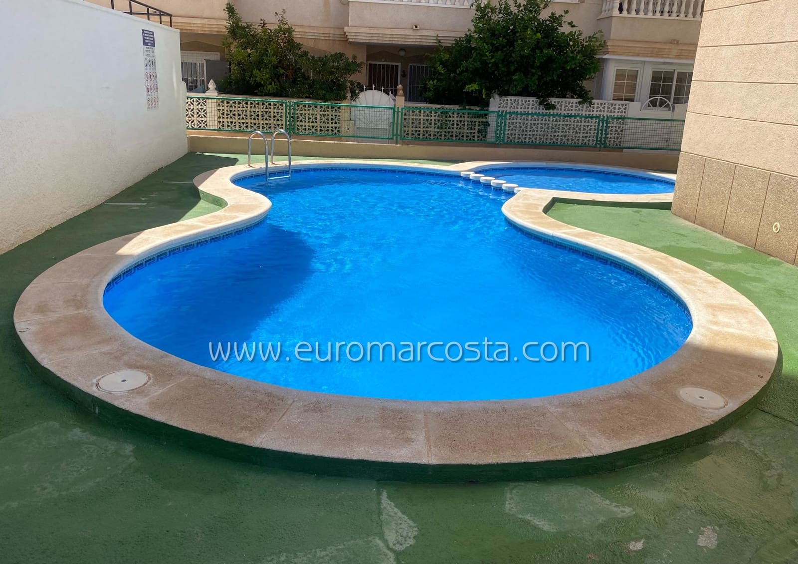 2 Zimmer Apartment zu verkaufen in Torrevieja mit Pool Garage - 135.000 € (Ref: 9153458)
