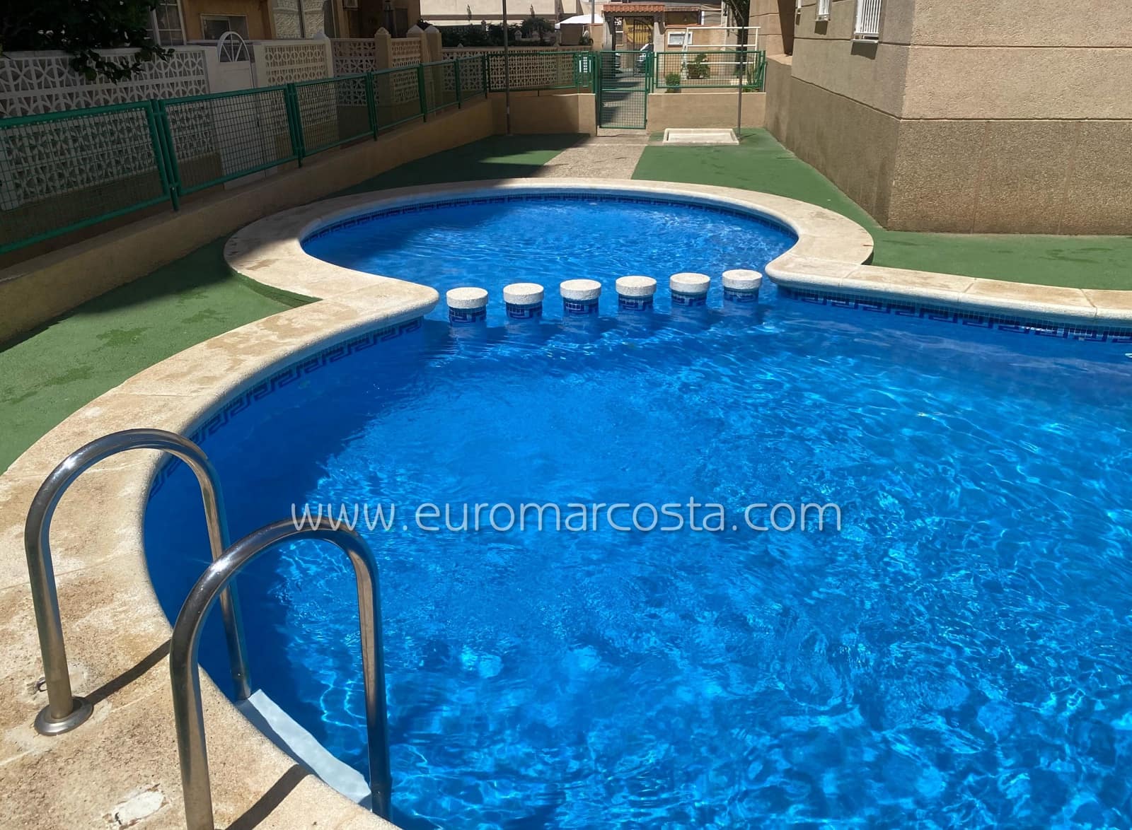 2 Zimmer Apartment zu verkaufen in Torrevieja mit Pool Garage - 135.000 € (Ref: 9153458)