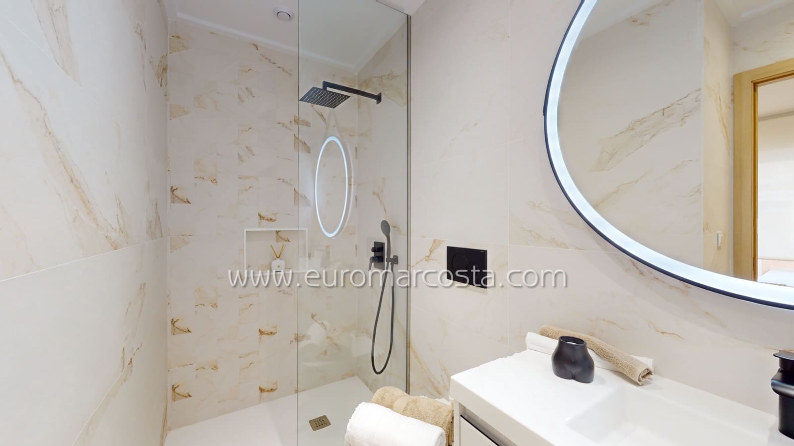 Apartamento de 3 habitaciones en Guardamar del Segura en venta con piscina garaje - 269.900 € (Ref: 9161556)