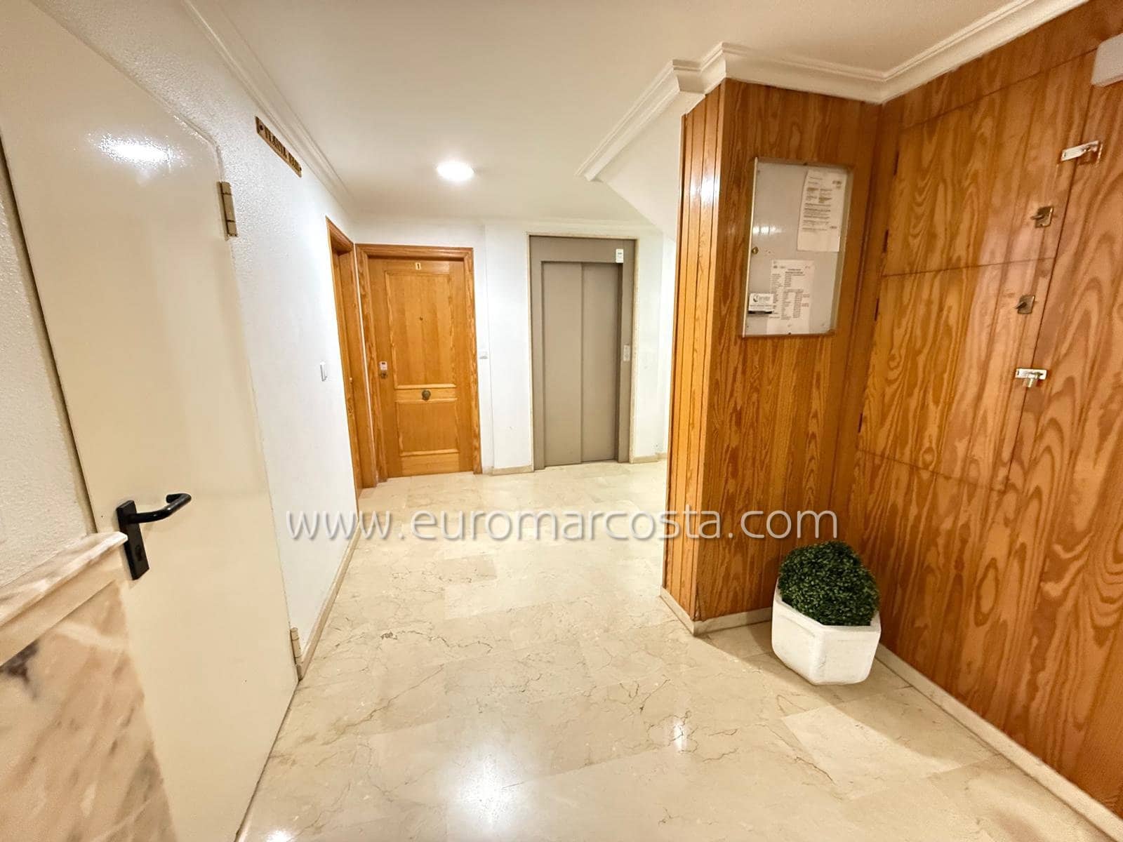 2 bedroom Apartment for sale in Guardamar del Segura - € 162,900 (Ref: 9193365)