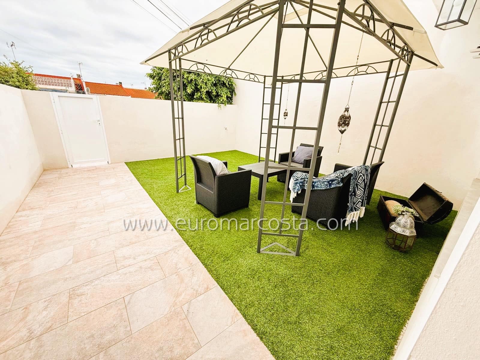2 slaapkamer Rijtjeshuis te koop in Torrevieja - € 134.900 (Ref: 9278709)