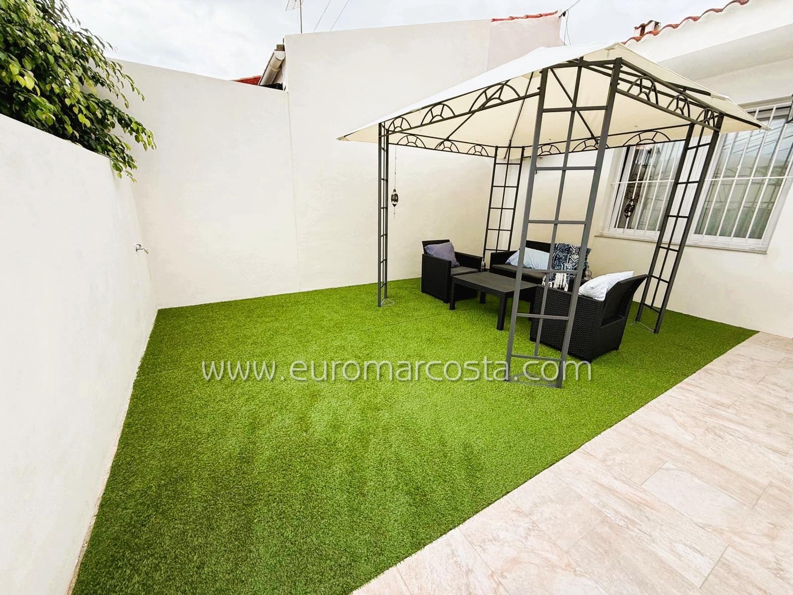 2 slaapkamer Rijtjeshuis te koop in Torrevieja - € 134.900 (Ref: 9278709)