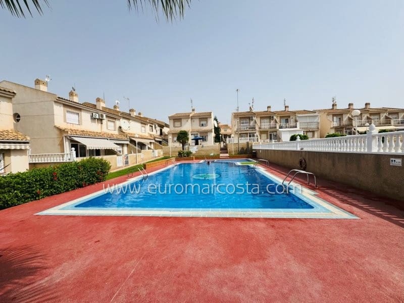 3 sovrum Radhus till salu i Torrevieja med pool - 189 000 € (Ref: 9306764)