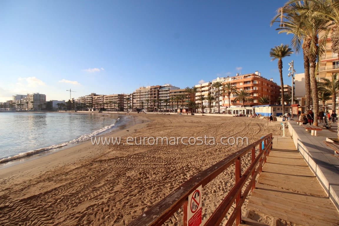 3 sovrum Radhus till salu i Torrevieja med pool - 189 000 € (Ref: 9306764)