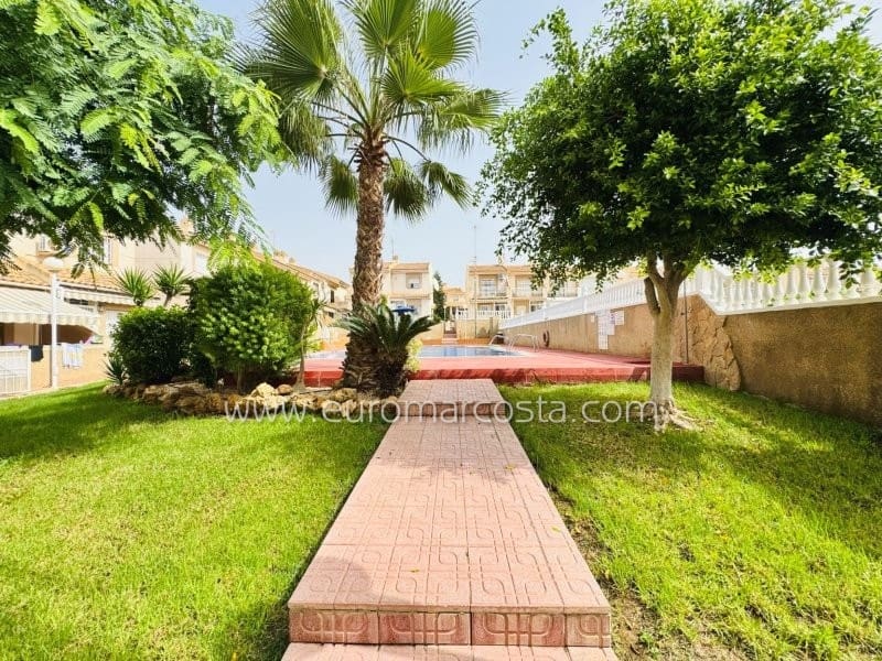 3 sovrum Radhus till salu i Torrevieja med pool - 189 000 € (Ref: 9306764)