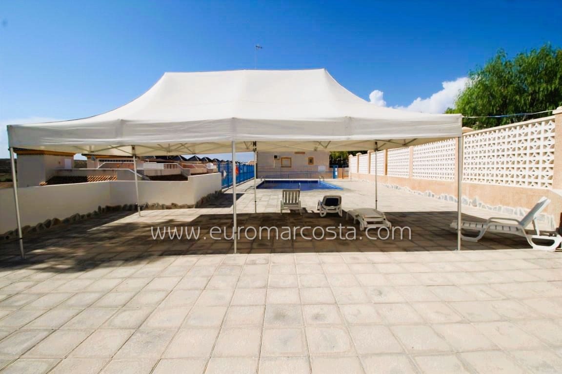 2 soveværelse Rækkehus til salg i Guardamar del Segura med swimmingpool garage - € 170.000 (Ref: 9309029)