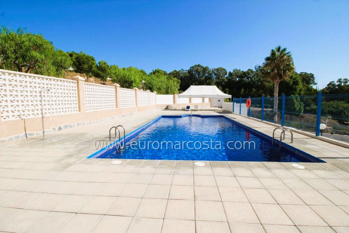 2 soveværelse Rækkehus til salg i Guardamar del Segura med swimmingpool garage - € 170.000 (Ref: 9309029)