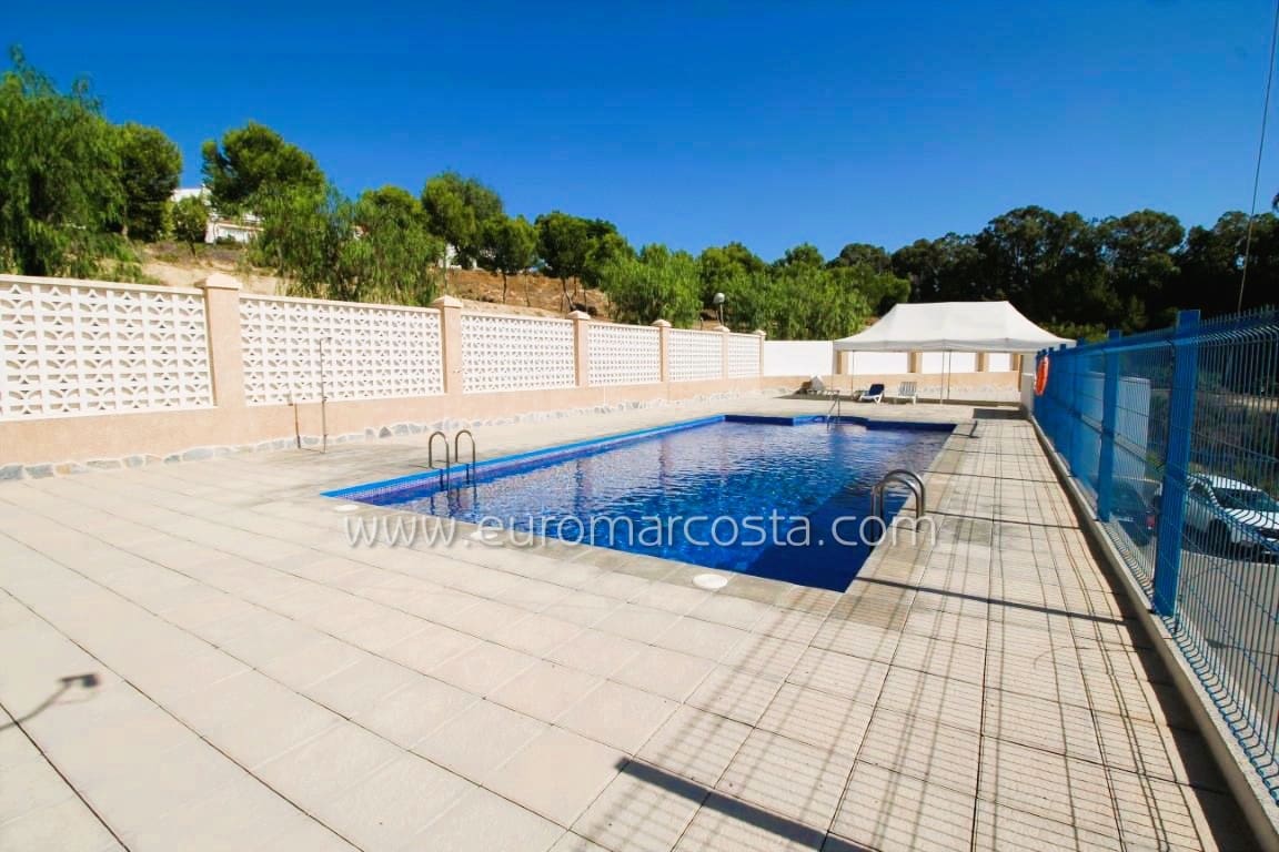 2 soveværelse Rækkehus til salg i Guardamar del Segura med swimmingpool garage - € 170.000 (Ref: 9309029)