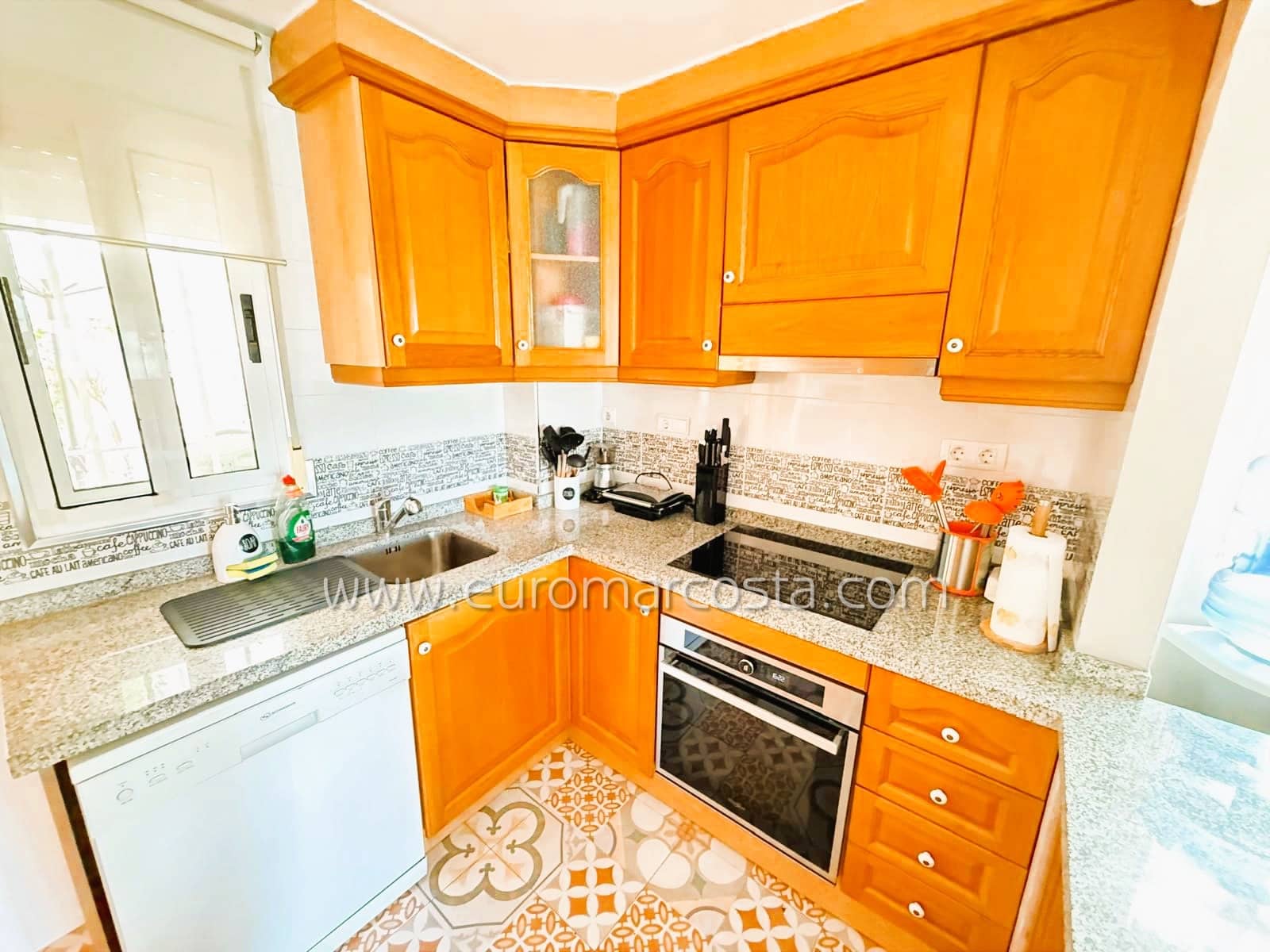 2 soveværelse Rækkehus til salg i Guardamar del Segura med swimmingpool garage - € 170.000 (Ref: 9309029)