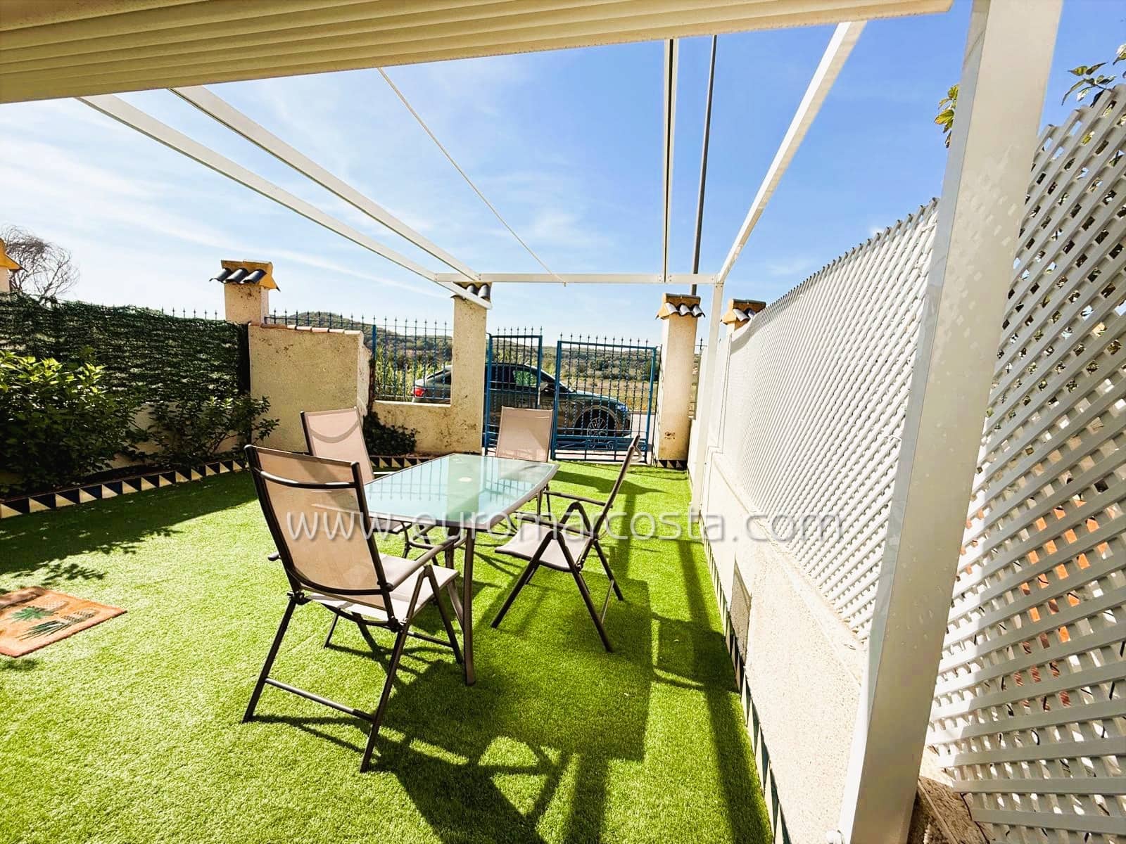 2 soveværelse Rækkehus til salg i Guardamar del Segura med swimmingpool garage - € 170.000 (Ref: 9309029)