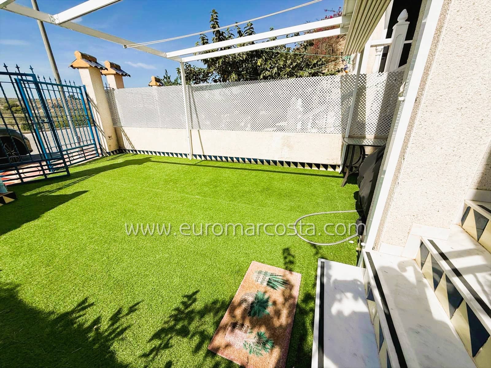 2 soveværelse Rækkehus til salg i Guardamar del Segura med swimmingpool garage - € 170.000 (Ref: 9309029)