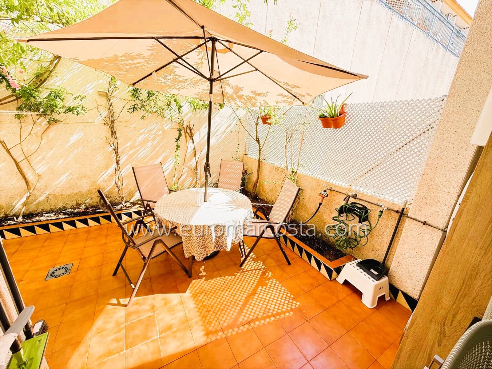 2 soveværelse Rækkehus til salg i Guardamar del Segura med swimmingpool garage - € 170.000 (Ref: 9309029)