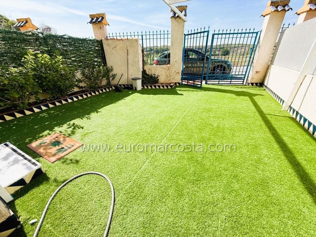 2 Zimmer Reihenhaus zu verkaufen in Guardamar del Segura mit Pool Garage - 170.000 € (Ref: 9309029)