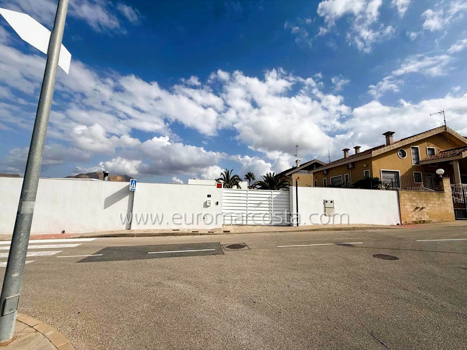 3 soveværelse Villa til salg i Orihuela med swimmingpool garage - € 449.000 (Ref: 9325462)