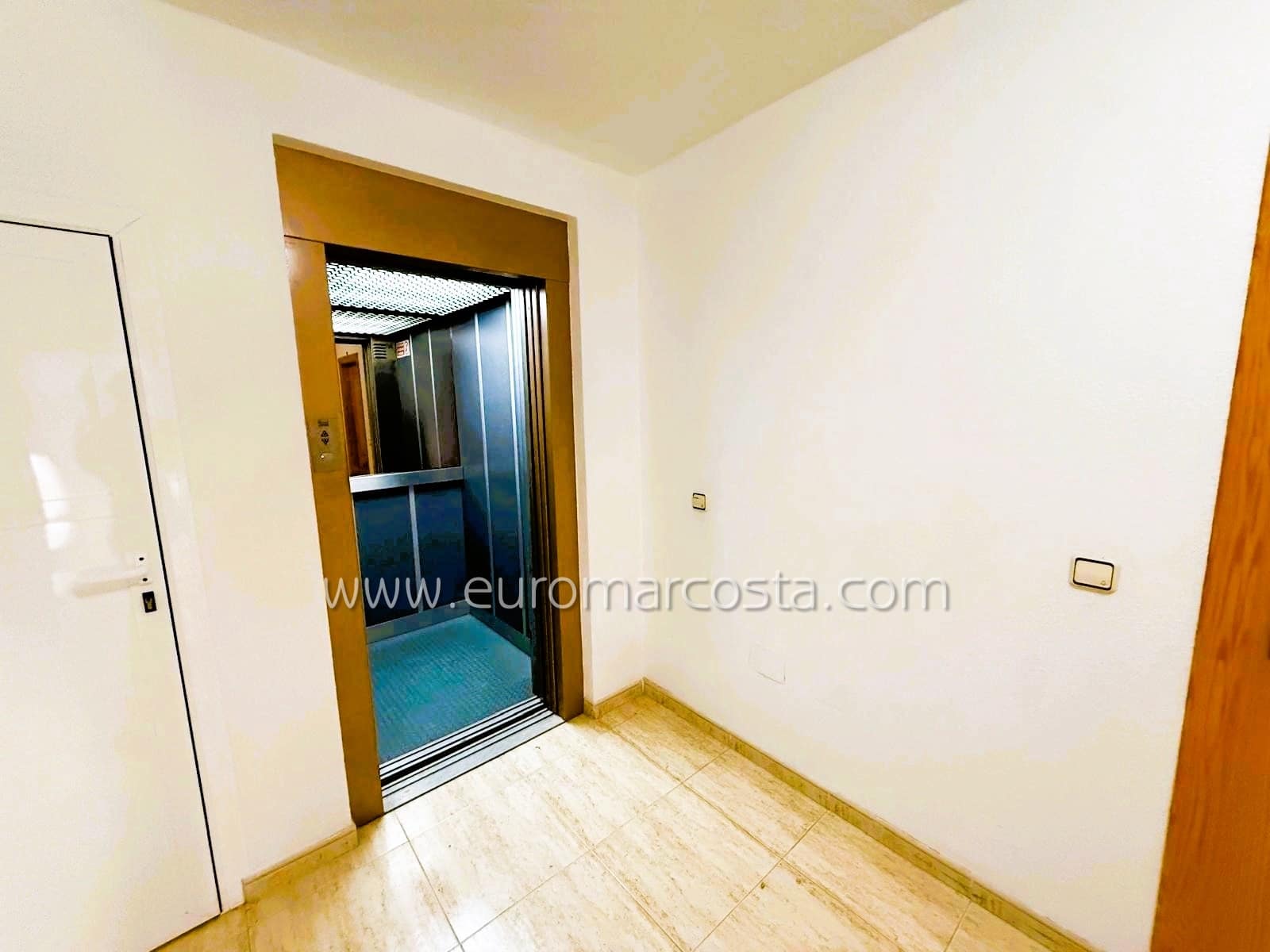 4 soveværelse Lejlighed til salg i Guardamar del Segura med swimmingpool garage - € 250.000 (Ref: 9331295)